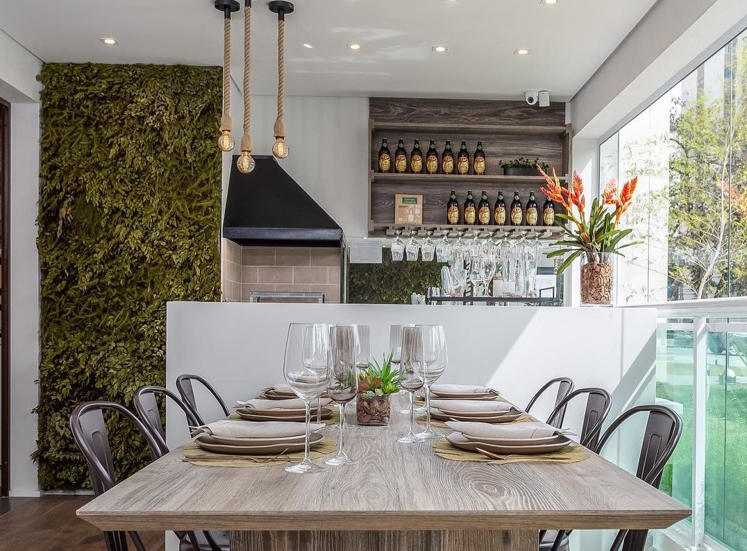 Decoração de área gourmet pequena: inspire-se | Trilho Suisso